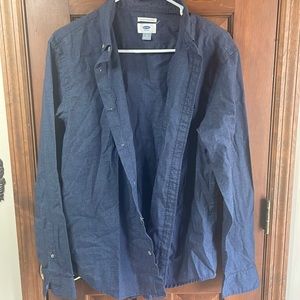 Old Navy button up medium. Worn once for family pictures. Smoke free